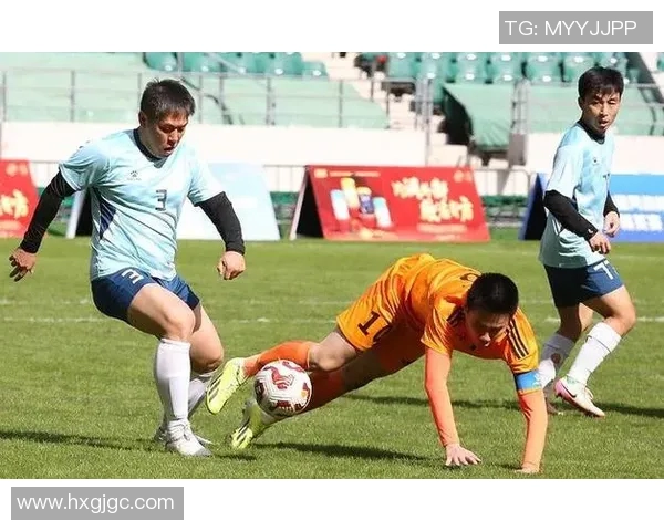 足球明星放狠话引发热议赛场争锋再掀波澜球迷期待精彩对决